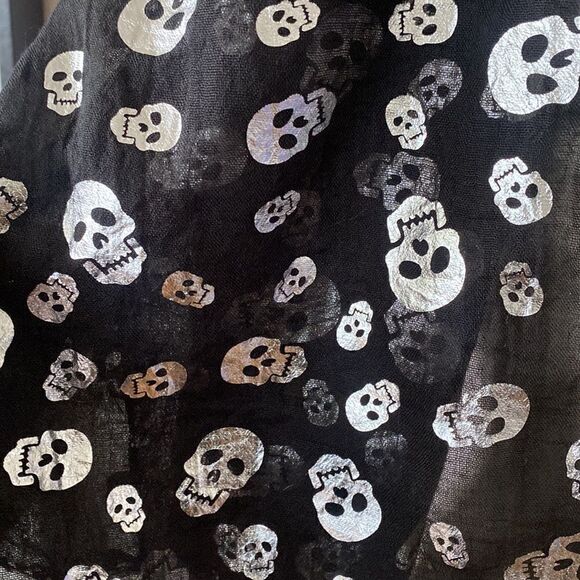 Black and silver skull scarf. Light weight and breezy, foilshiny silver skulls. - Picture 3 of 6